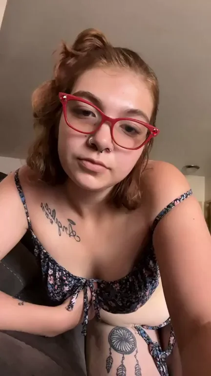 Saggy Momma's Epic Titty Drop 🍈🍈💦