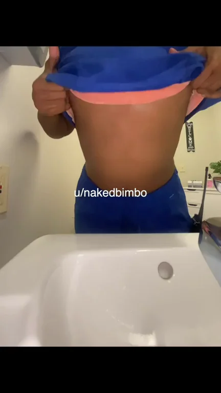 Ebony amateur sends Boss titty dropping video at work while he's in the office [oc]