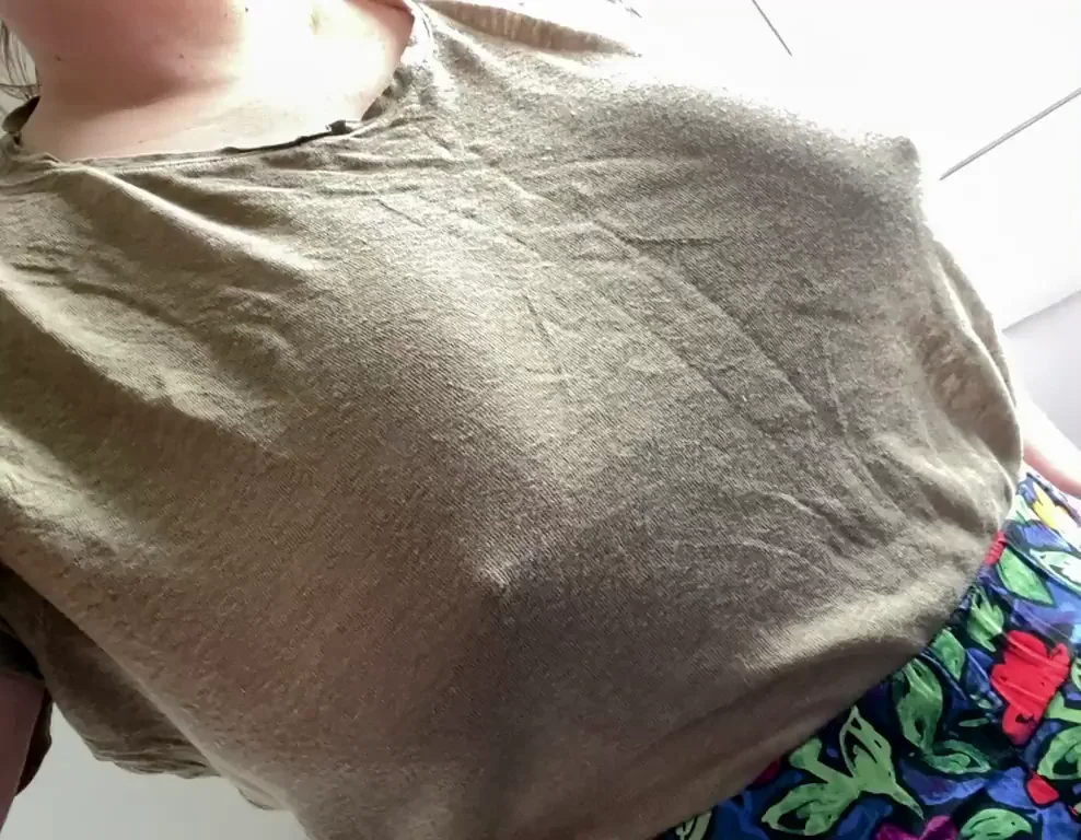 Linen Top Pokies Tease 💦 Big Tits Begging for Attention 😈