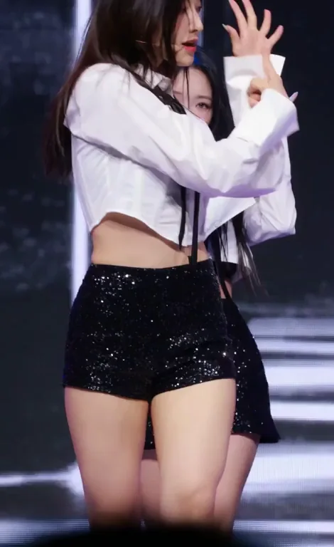 Fromis_9 - Saerom & Seoyeon