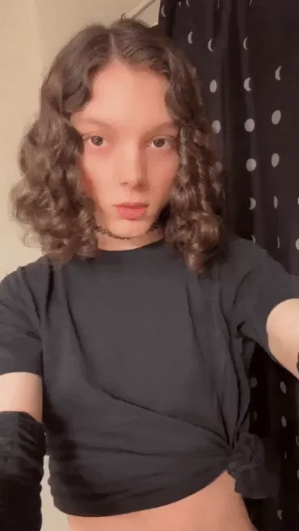Curly-Haired Big Dick Babe Ready to Top Your Ass 😈🍆