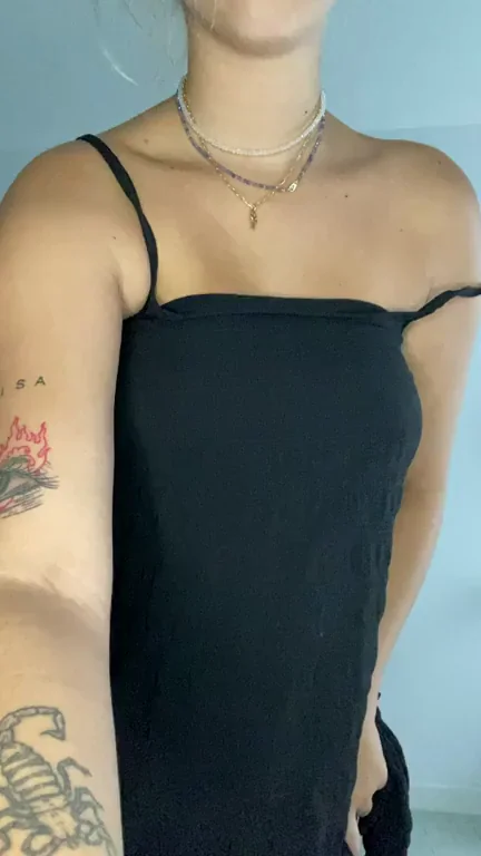 5'3" Pocket Pussy Latina GF Teasing Her Juicy Ass 🍑💨