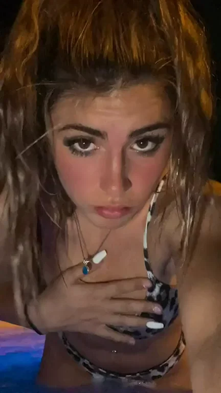 Does anybody know the Girl? Name, sauce?