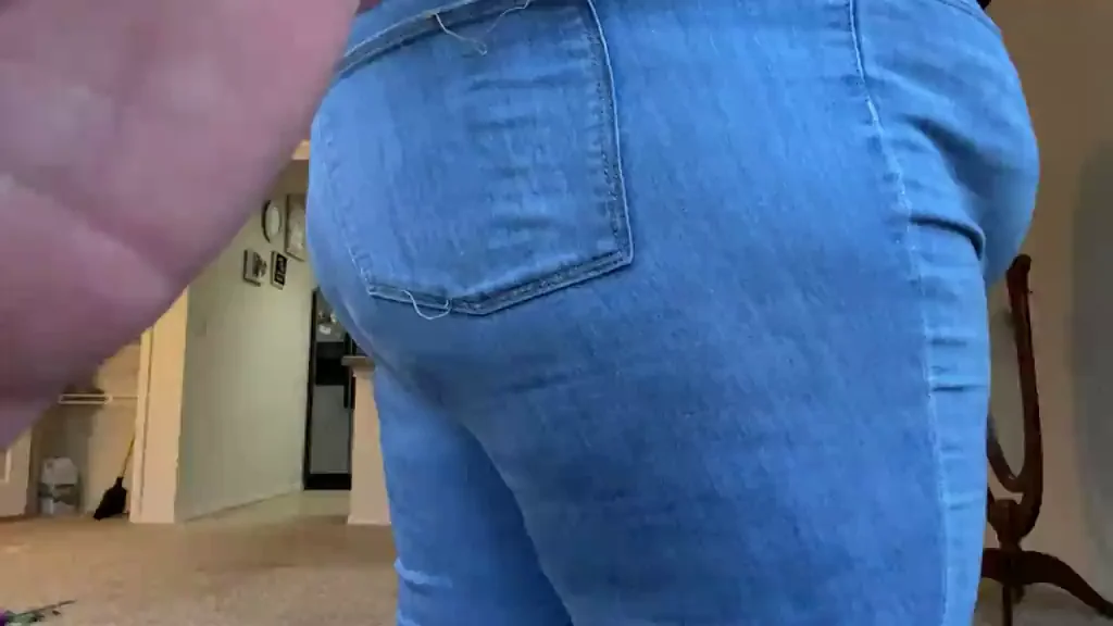 Gawk at My Thick Booty 🍑 Ignore My Goofy Vibes 😜