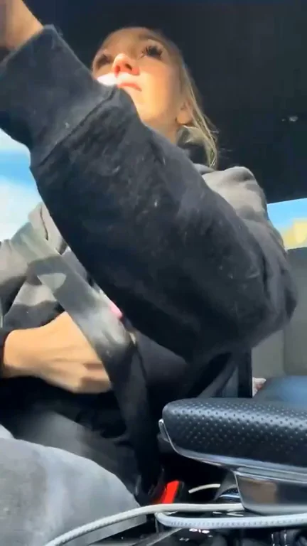 Kendra Sunderland's Car Tit Flash: Thick Thighs & Massive Jugs Exposed