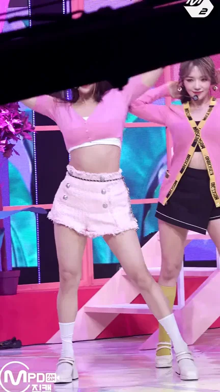 Fromis_9 - Saerom's Amazing Bodyline
