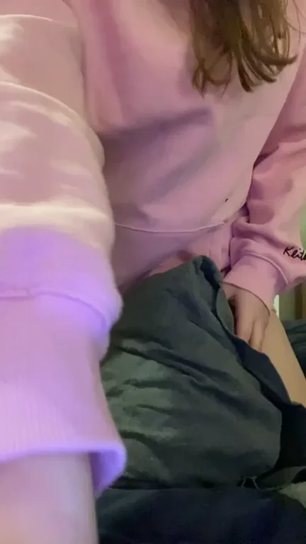 Slutty Girl Humps Pillow for Daddy 😈💦