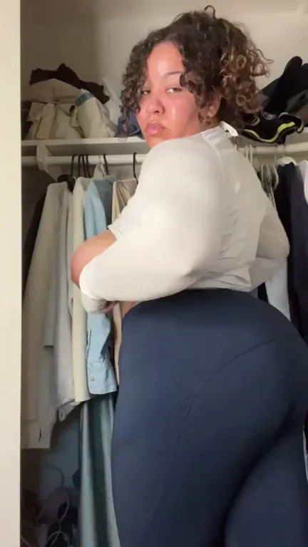 Thick Ebony Babe Wants Dudes to Devour Her Chocolate Ass