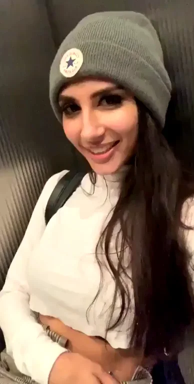 Hottie Flashing Pussy In Public Elevator