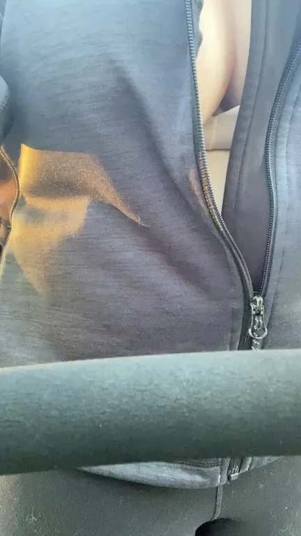 BBW Babe's First Public Flash 😈🔥