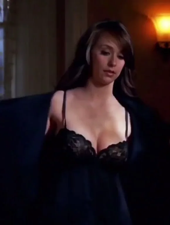 Jennifer Love Hewitt's Juicy Tits Spill Out in Ghost Whisperer 👻🍒