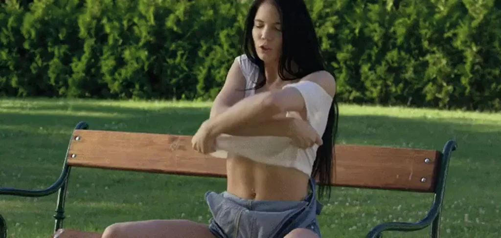 Famous Freeuse Bench Slut Waiting for Cock 🍆💦