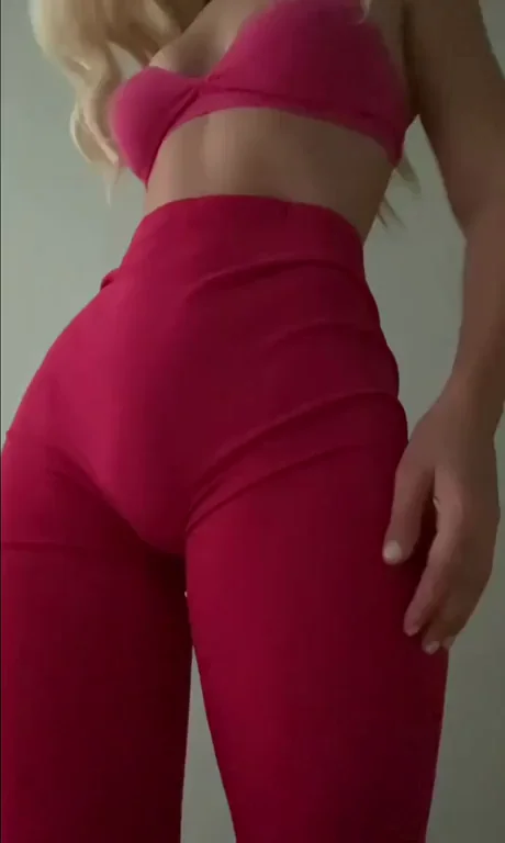 Blonde Babe's Tight Pink Yoga Pants Cameltoe Tease
