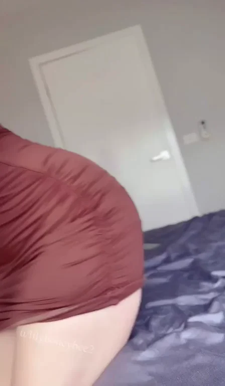 Redhead Babe's Massive Tits Tease: Showin' Off for a Nut-Bustin' Day! 🍈🍈💦