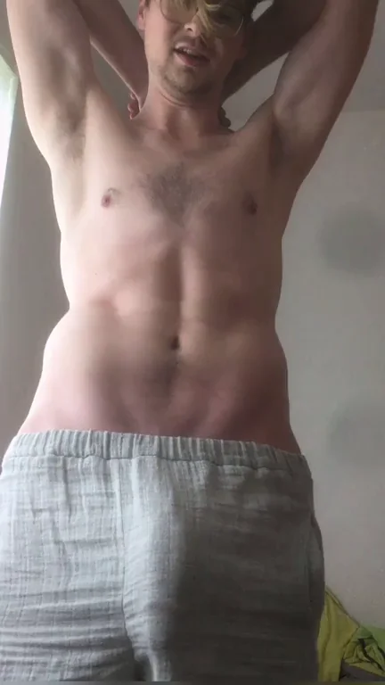 [M] Leichte Shorts = grosse Beule