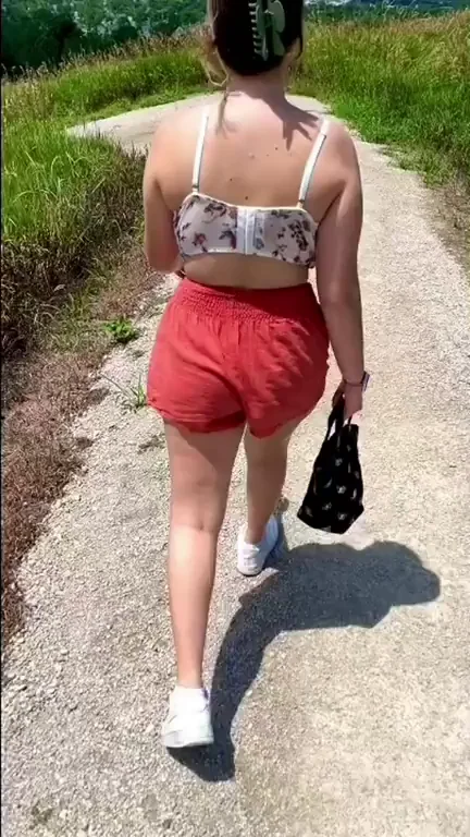I love to flash on a walk ? (oc) [F18]