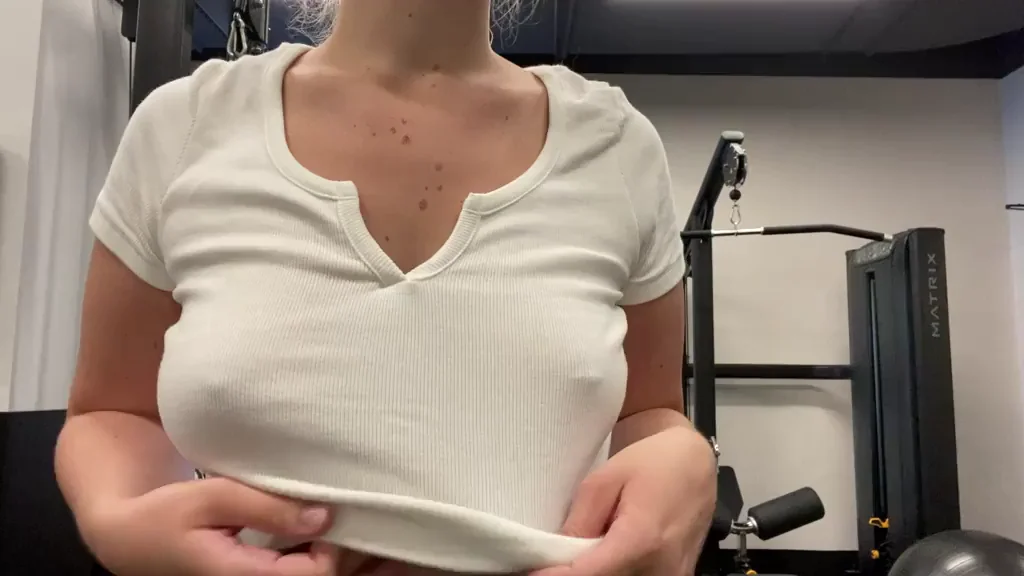 Gym Slut Flashes Bouncing Tits 😈💦