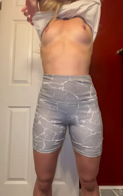Shake That Juicy Booty for Me, F27 Slut 😈🍑
