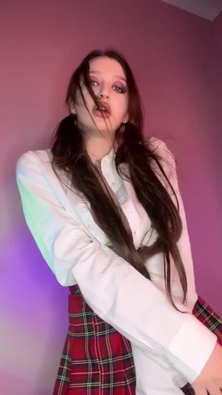 No Panties Under My Plaid Skirt? 😈🍑 Upskirt Tease