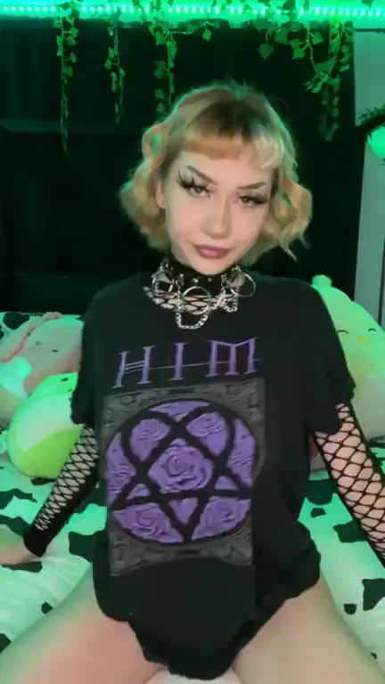 Fishnets and boobs = chefs kiss [OC]