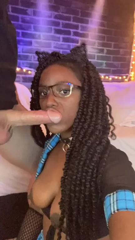 Merry Christmas! 🎄 Ebony Schoolgirl Slut Sucks Massive White Cock 🍆💦