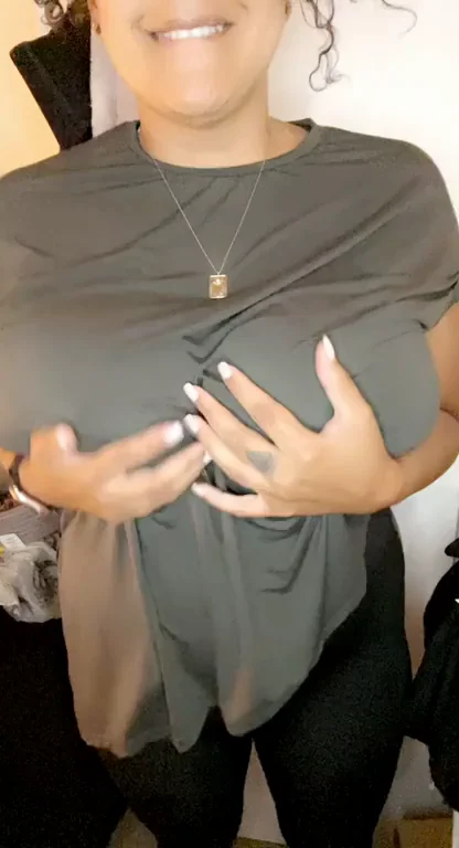 Happy Hump Day! Tits Bigger Than Her Head 🍈🍈😍
