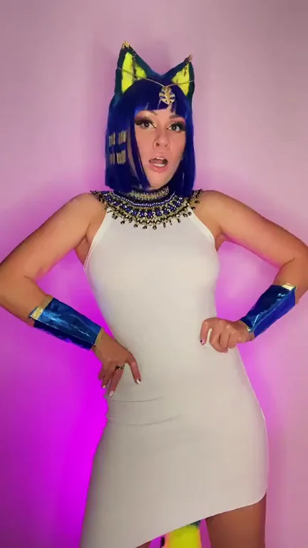 Julia Zuzu's Sexy Ankha Cosplay Tease 😻🔥