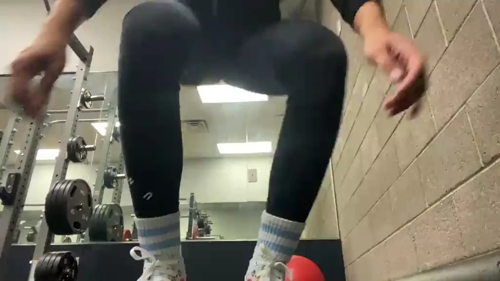 Yogapants Peach Jiggles Wild While Jump Roping 💦🍑🔥