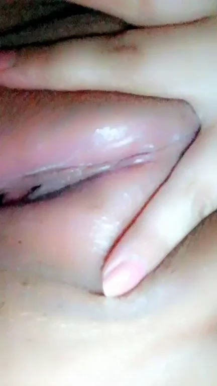 Dripping Pussy Tease: Free Trial Slut Spreads Wide for OF Subs