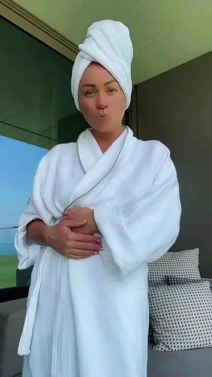 Russian Fuckdoll Drops Her Robe 😈🧖‍♀️💦