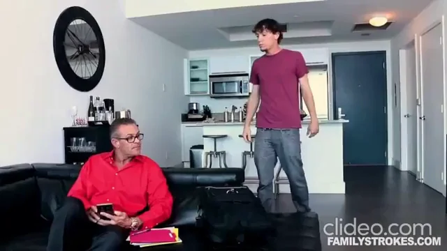 🔥 Carmen Valentina Stepmom Teases Hung StepSon 😈🍆