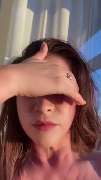 Sun’s out, boobs out