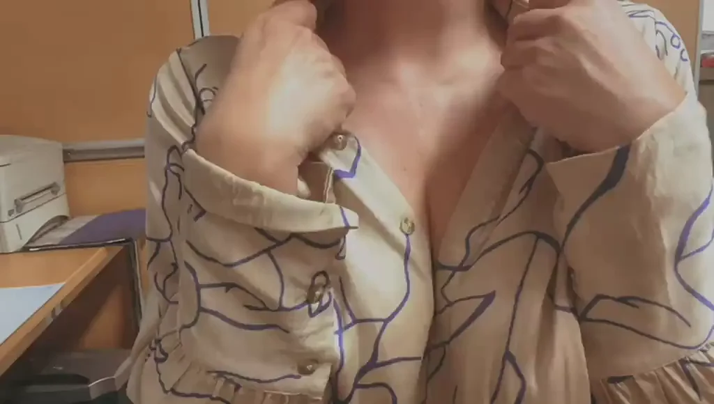 Bored at my desk [f] ?