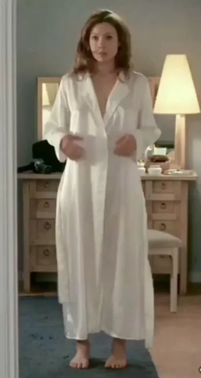 Alex Kingston.