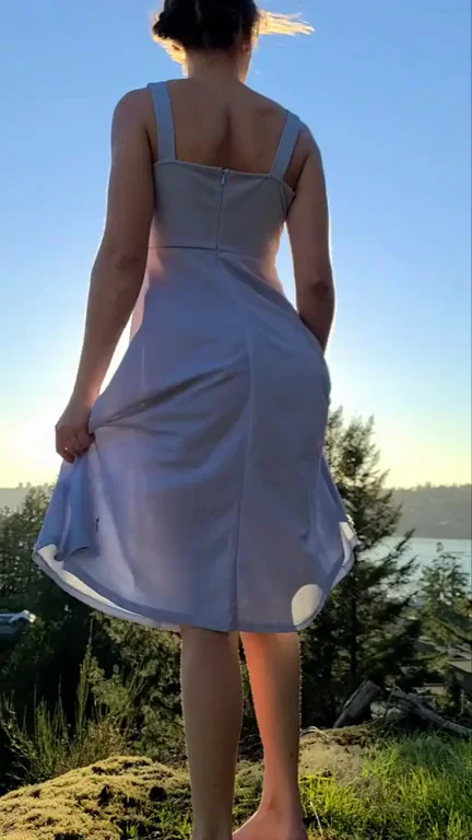 Windy Day No-Panty Dress Flash 😏🍑💨