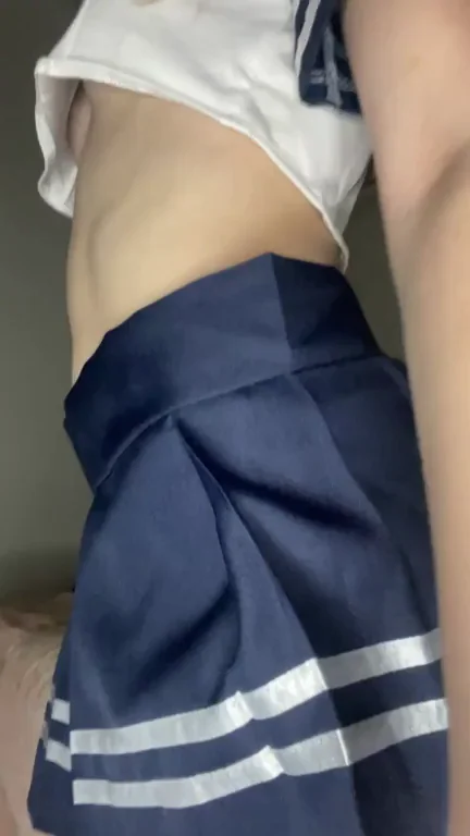 one emoji for my college booty🍑