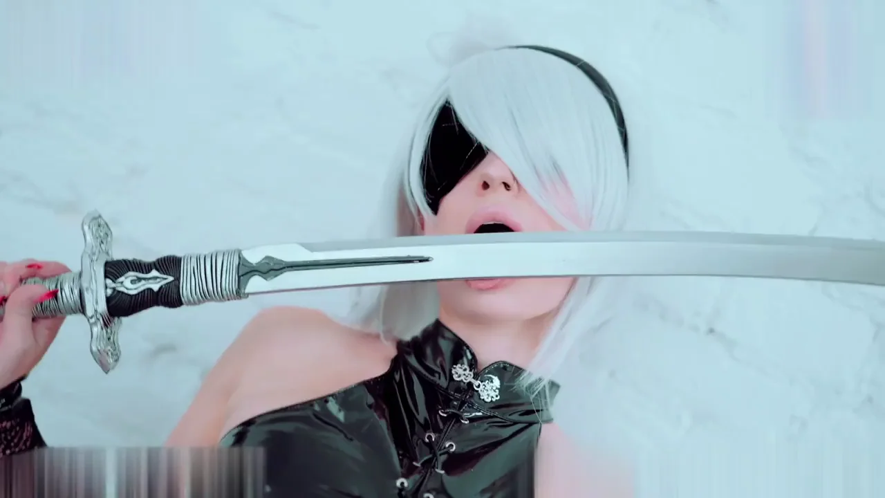 🍑 Black 2B & White 2B Cosplay Sluts Sonya Vibe & Alice Bong Tease Pussies & Asses 👅