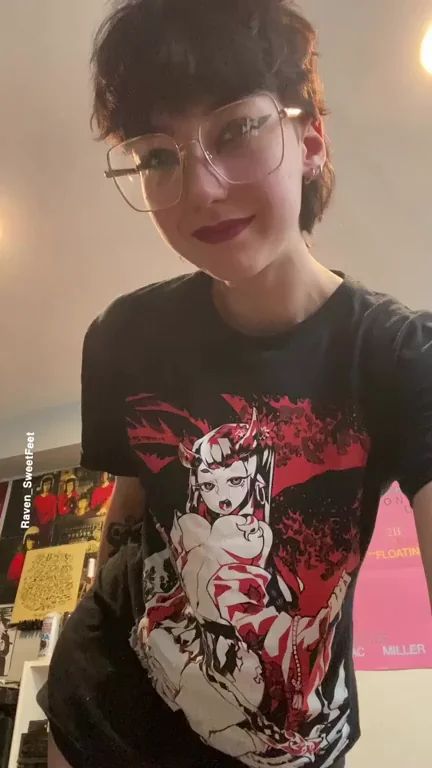 I think my pussy would look better filled with your cum 😜❤