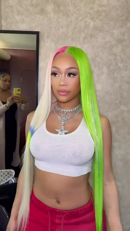 Saweetie’s Juicy Tits Tease in Pink & Green Split Wig 🔥🍑