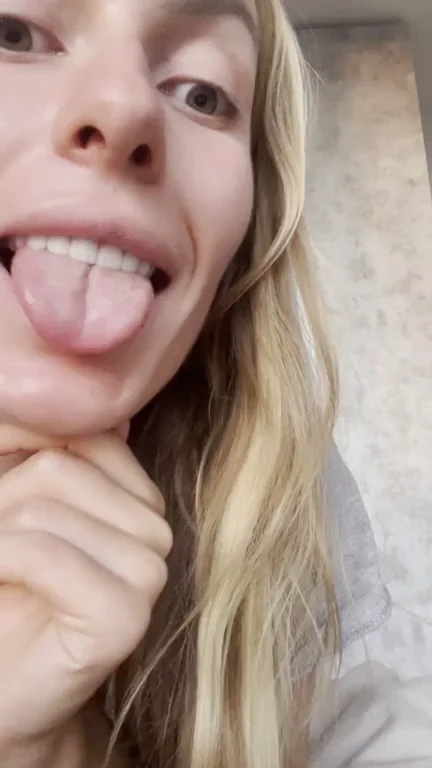 Shy Blonde Slut Sticking Tongue Out & Flashing Tits 😘👅🔥