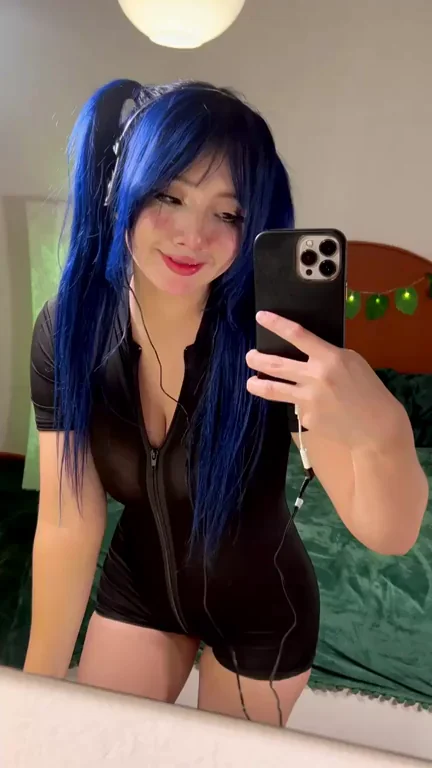 I don't mind if you stare at my tits as long as you promise to suck them later😁‰