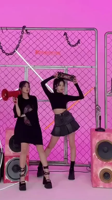 Fromis_9 Jiheon ft. Jisun