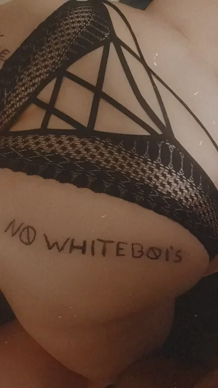 Locked my cuck up and made him write himself a reminder across my ass and then made him stare at it. He was begging to be unlocked the whole time. â™ ï¸â¤ï¸