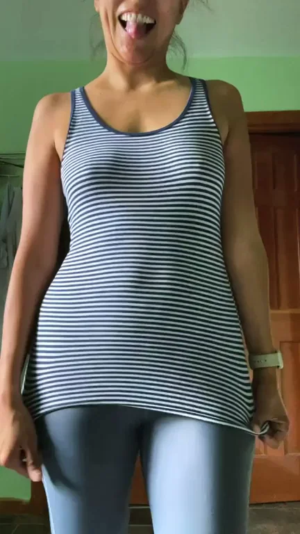 Off with the yoga pants!! Let my ass breath! [41F]