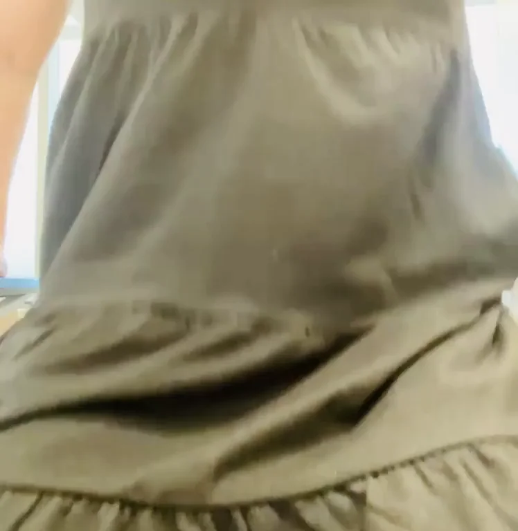 Hope my boss smells my pussy in his office chair when he gets in. 🥵