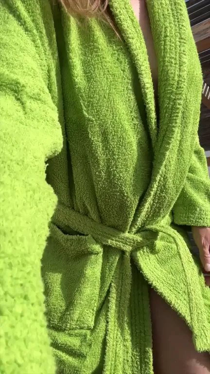Quickie Heaven: Easy Access Green Robe Slut F48 😈💦