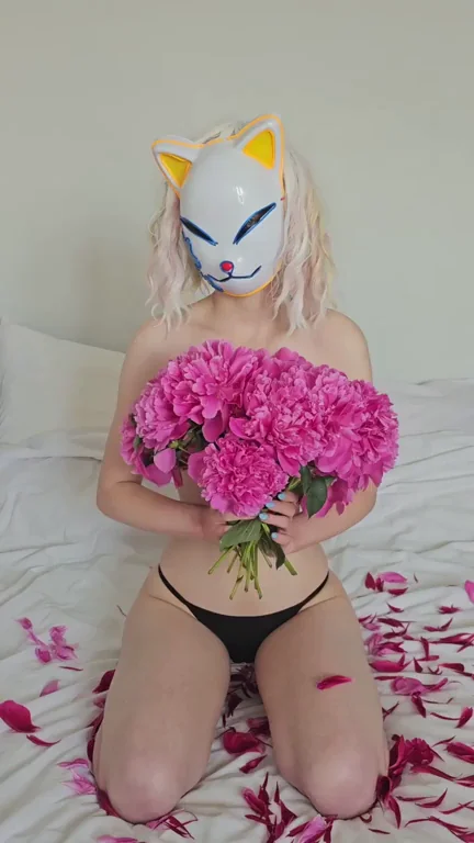 Let me be your kitty doll