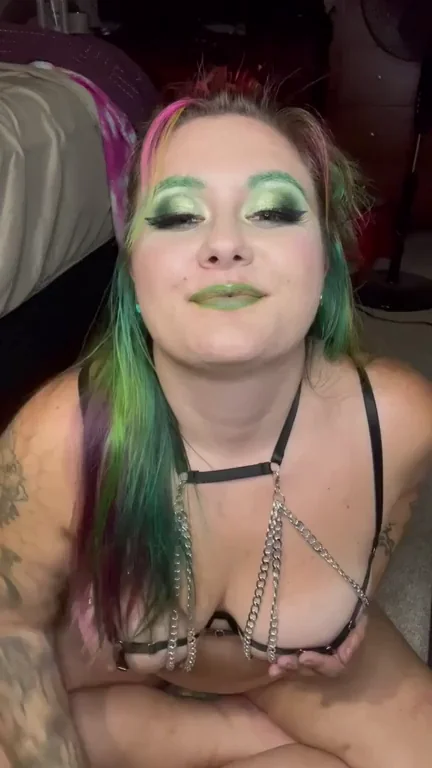 Chubby Goth Slut's Morning Titty Bounce Tease