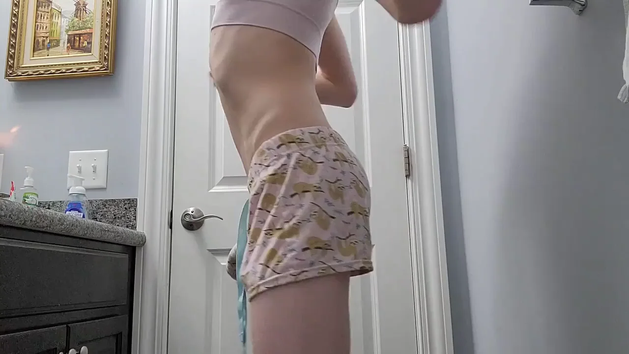 ðŸ–¤ You know, I've never sucked a cock before.. 🤤”