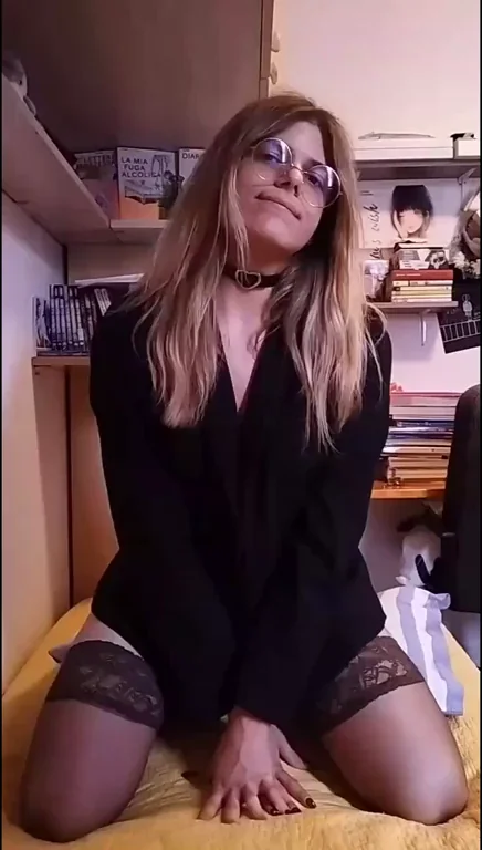 Wanna play with my small tits and my thight ass? im sure its gonna be fun!